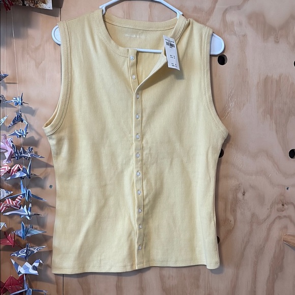 Abercrombie & Fitch Tops - NWT Yellow Sleeveless Button-Up Top